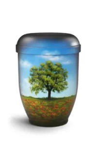 Urne mit gemaltem Motiv: ein Baum auf einer Blumenwiese unter blauem Himmel